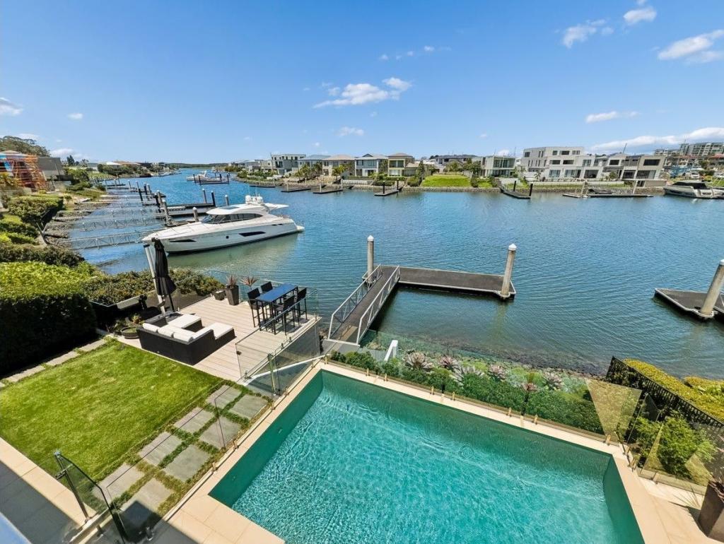 1078 Edgecliff Dr, Hope Island, QLD 4212