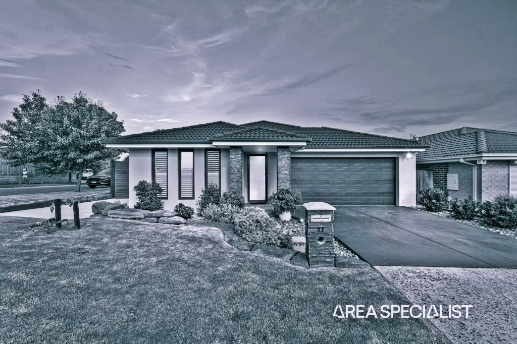 17 Clarendon St, Pakenham, VIC 3810