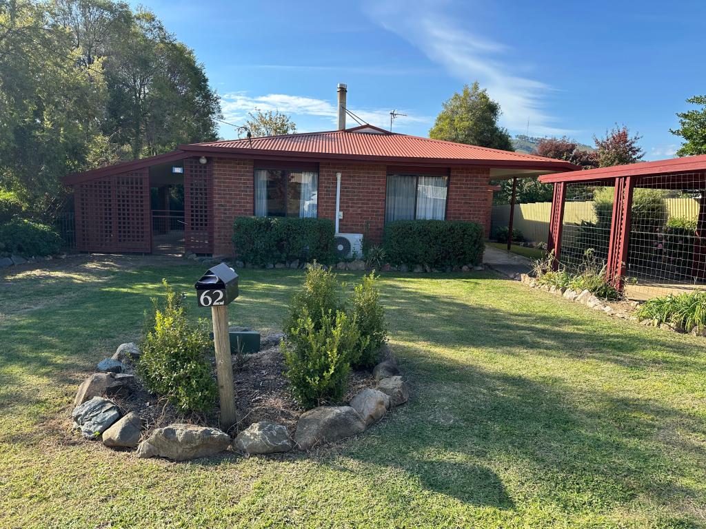 62 LOCKHART ST, ADELONG, NSW 2729
