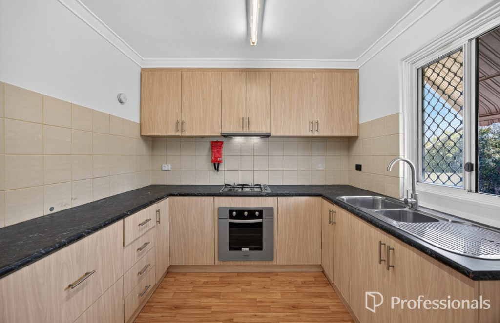 4B MILTON PL, ORELIA, WA 6167