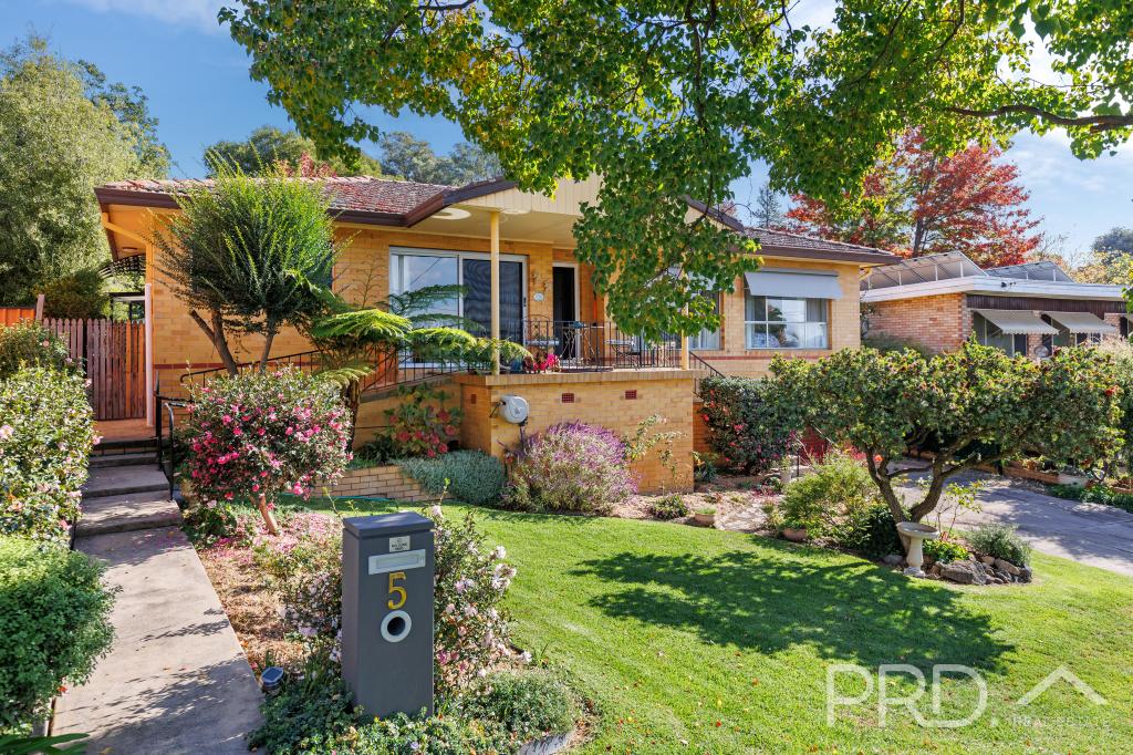 5 Highland Ave, Tumut, NSW 2720