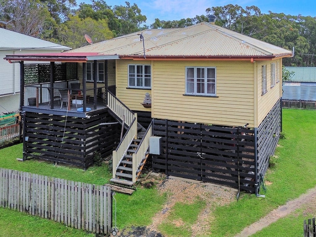 17 NAPLES DR, RUSSELL ISLAND, QLD 4184