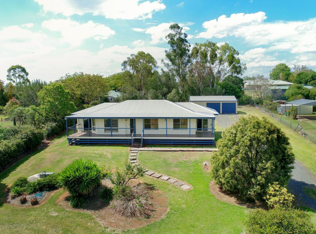 12 Lake Dr, Meringandan, QLD 4352