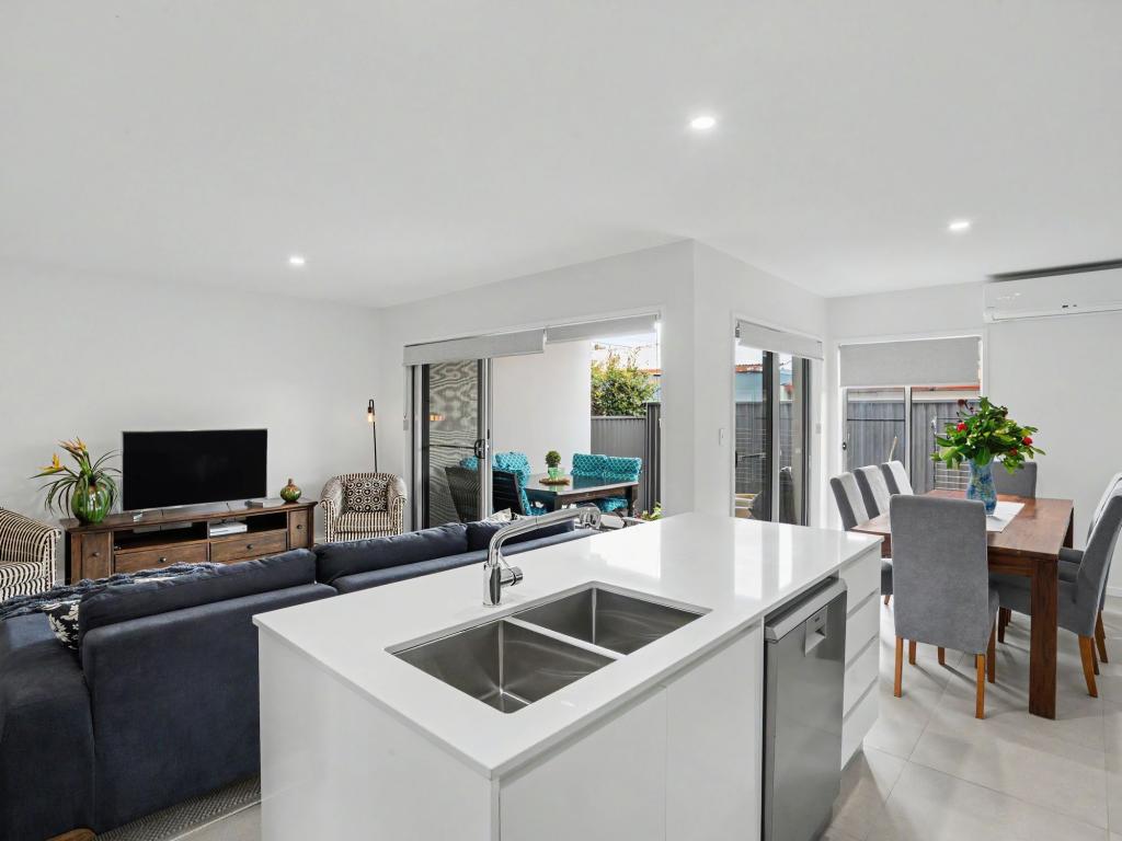 3/41 Imperial Pde, Labrador, QLD 4215