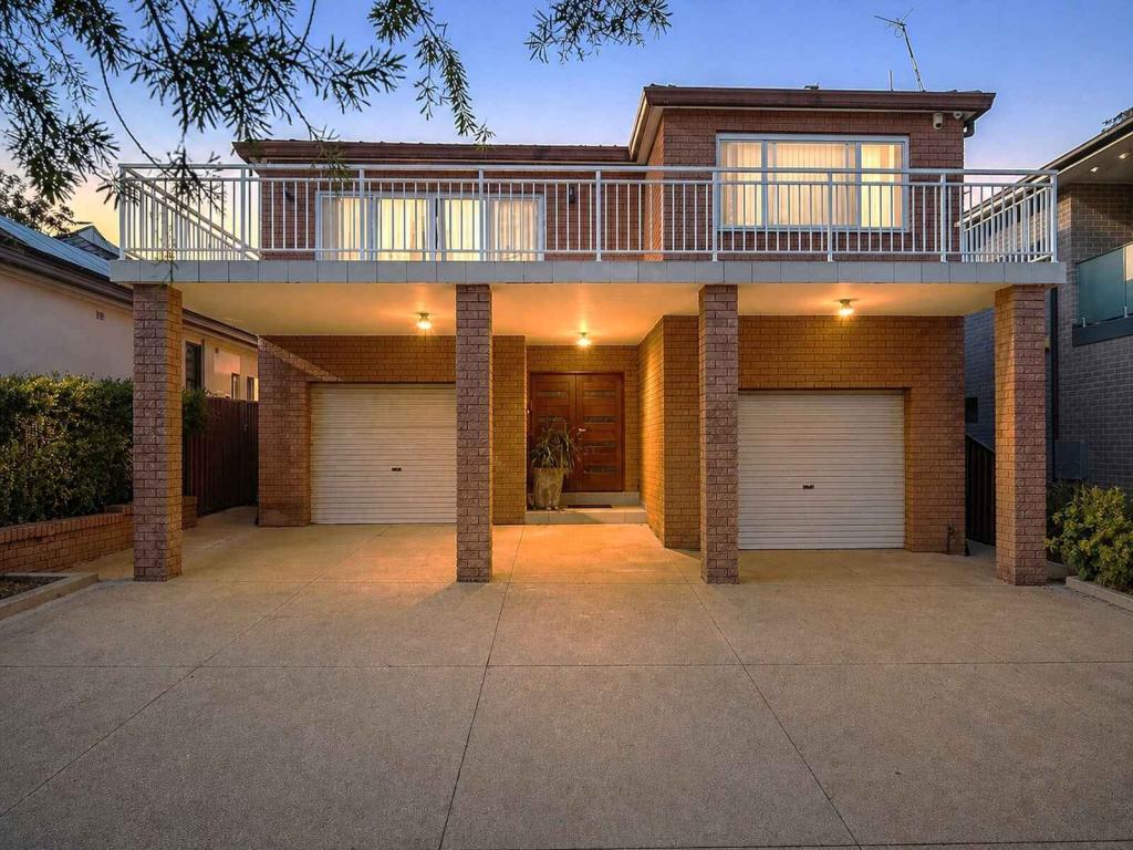 16 PLANT ST, CARLTON, NSW 2218
