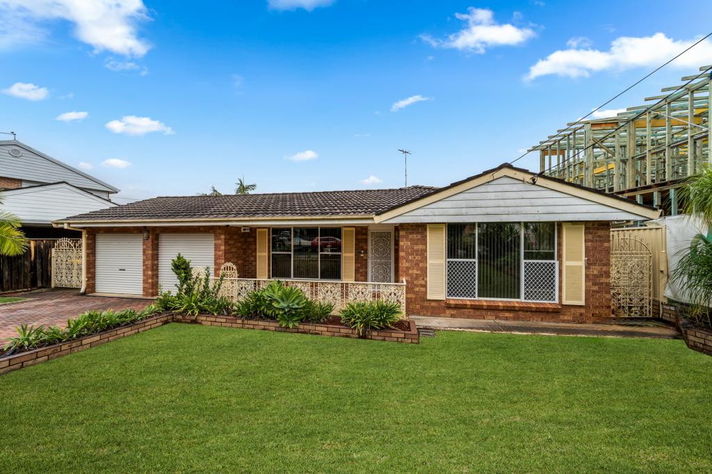 62 STURT AVE, GEORGES HALL, NSW 2198