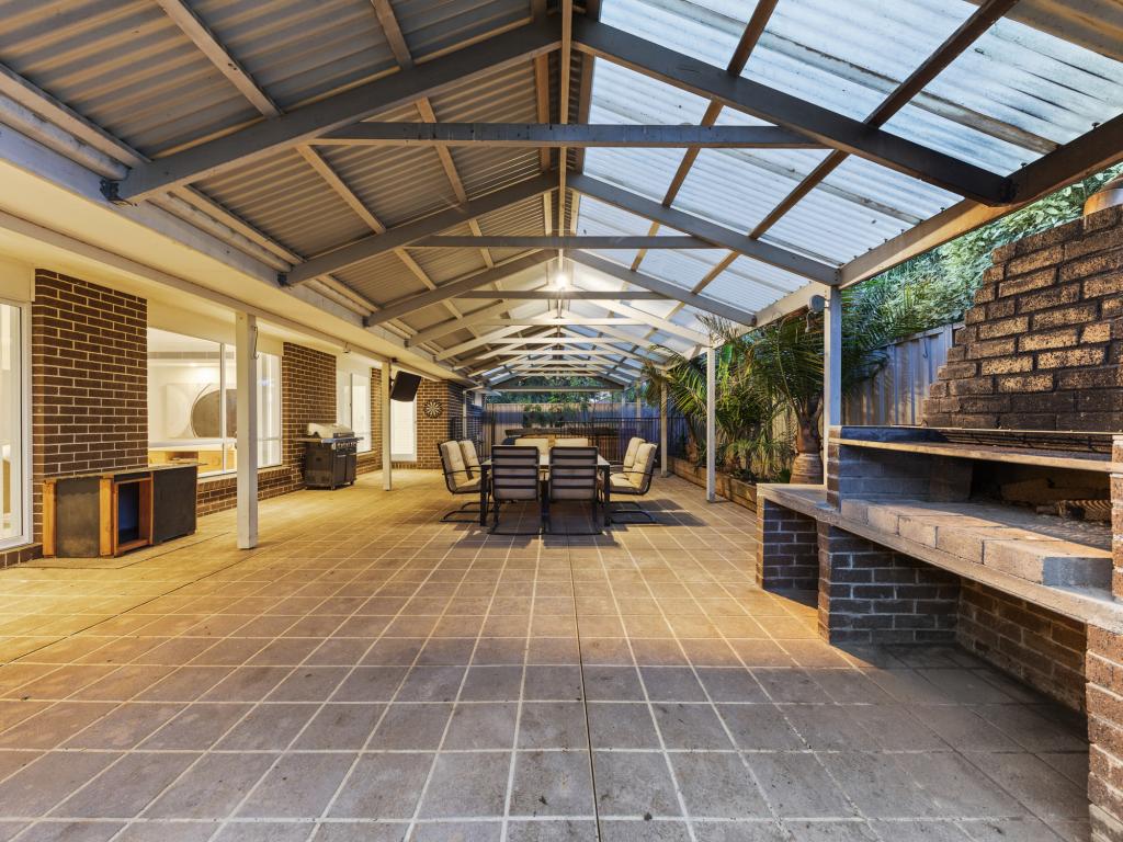 11 Aquitane Dr, Cranbourne East, VIC 3977