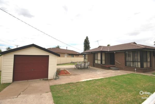 25 Moir St, Smithfield, NSW 2164