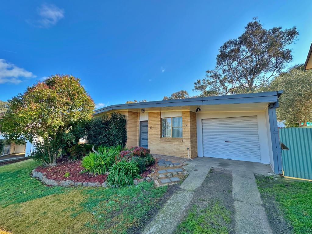 7 Cherry Ct, Young, NSW 2594