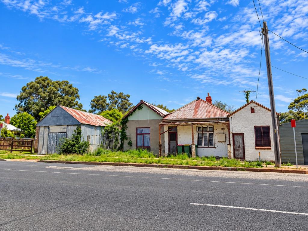 6 Urana Rd, Burrumbuttock, NSW 2642