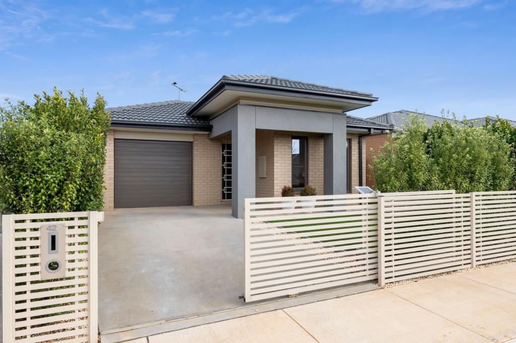 42 Reardon Cres, St Leonards, VIC 3223