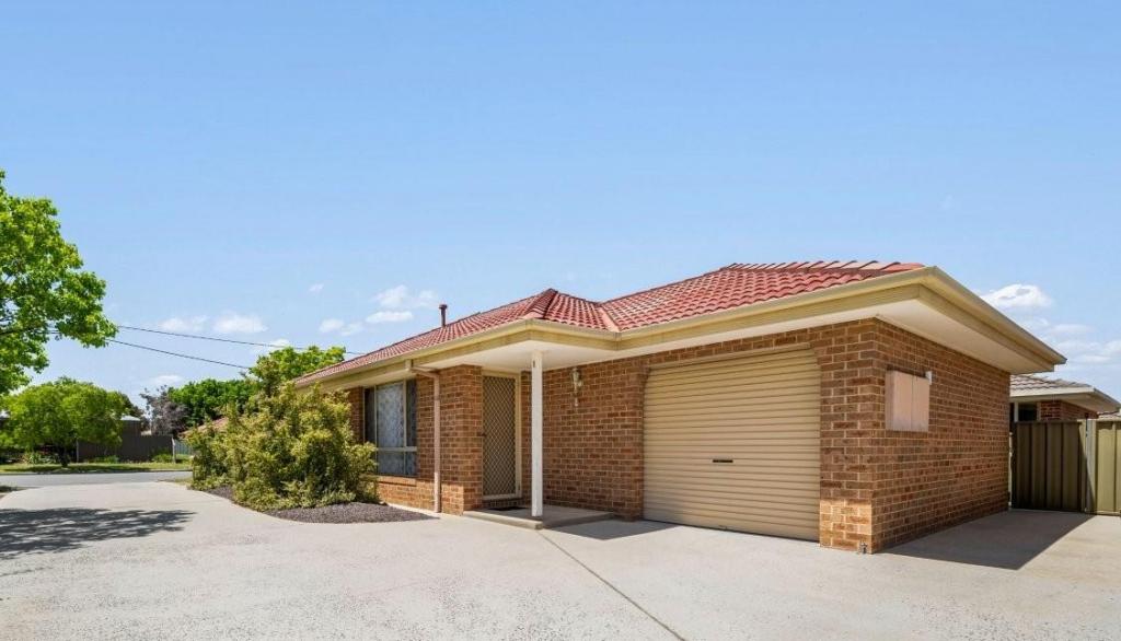 377 Cambourne St, Lavington, NSW 2641