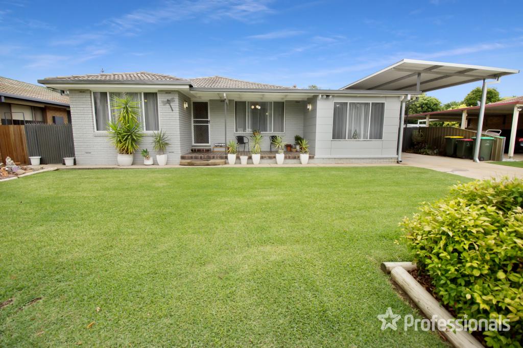 16 Maple Rd, Lake Albert, NSW 2650