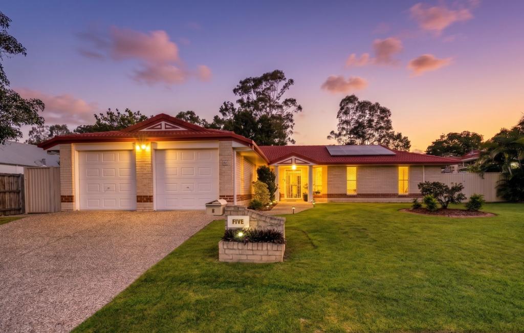 5 Arlington Dr, Arana Hills, QLD 4054