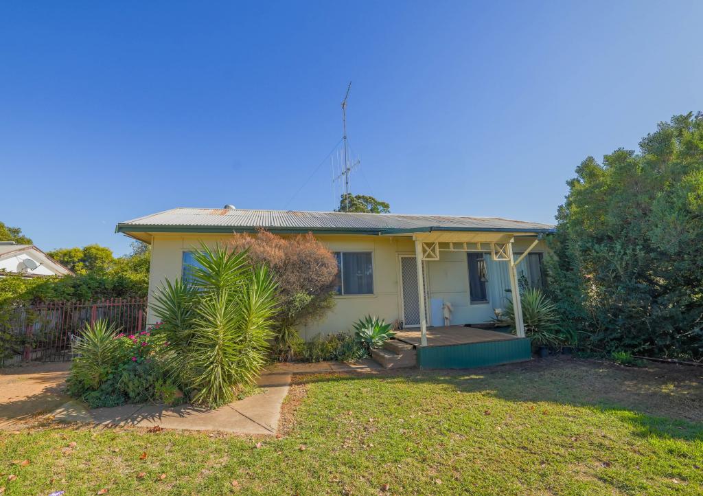 28 Forbes Rd, Parkes, NSW 2870