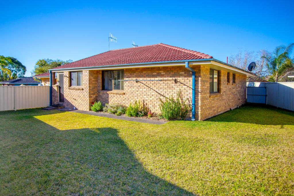 1/2 Willow Cl, Taree, NSW 2430