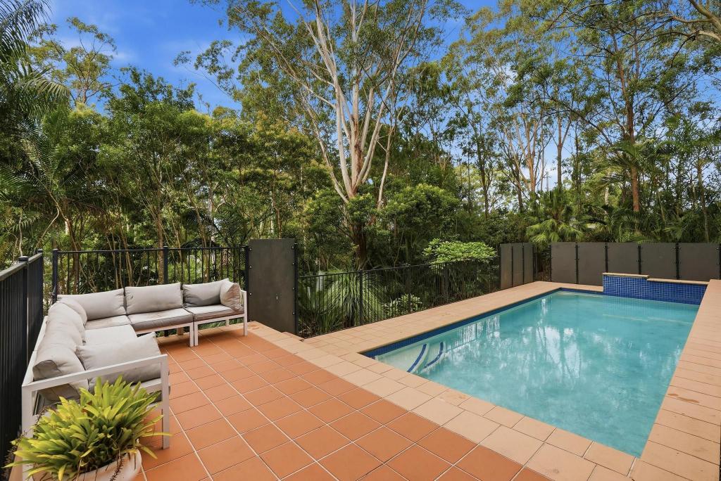 135 Simpsons Rd, Elanora, QLD 4221