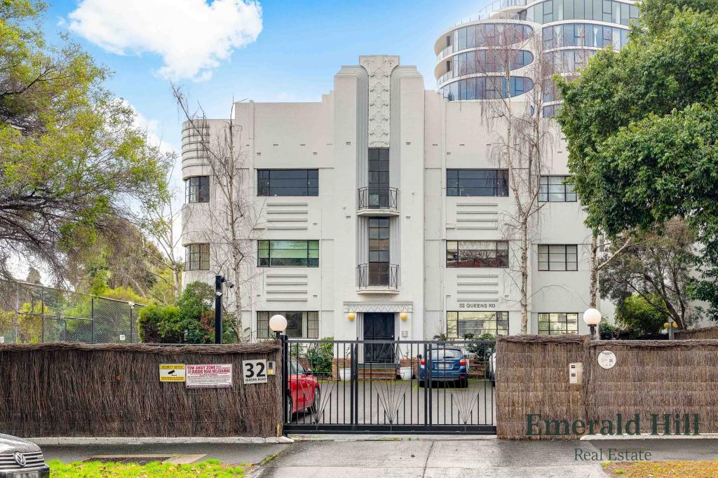 18/32 Queens Rd, Melbourne, VIC 3004