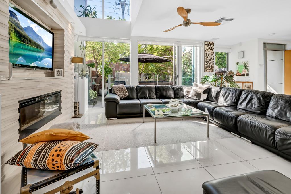 2/56 Stanhill Dr, Chevron Island, QLD 4217