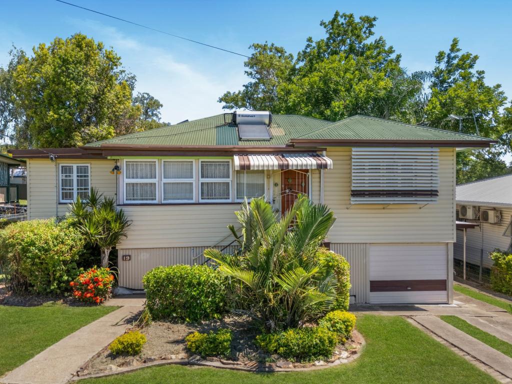 19 Gledson St, North Booval, QLD 4304