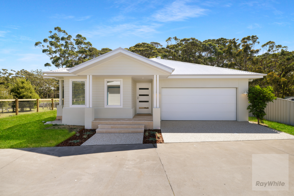 1/23 JACOBS DR, SUSSEX INLET, NSW 2540
