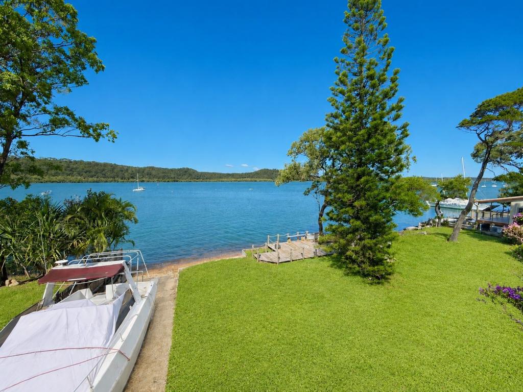 180 CANAIPA POINT DR, RUSSELL ISLAND, QLD 4184
