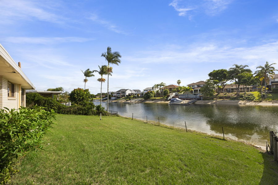17 Coobowie St, Broadbeach Waters, QLD 4218