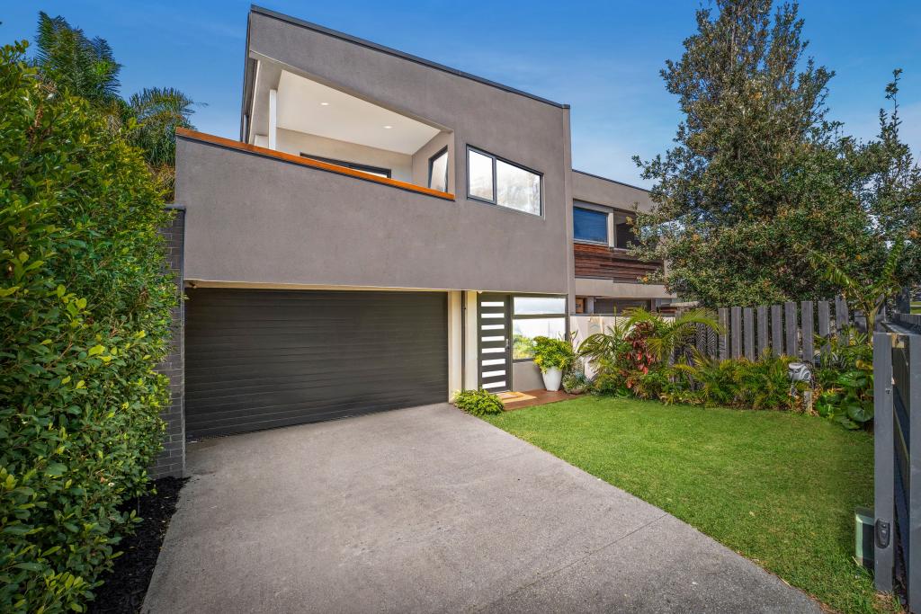 2/6 MERNDA AVE, BONBEACH, VIC 3196