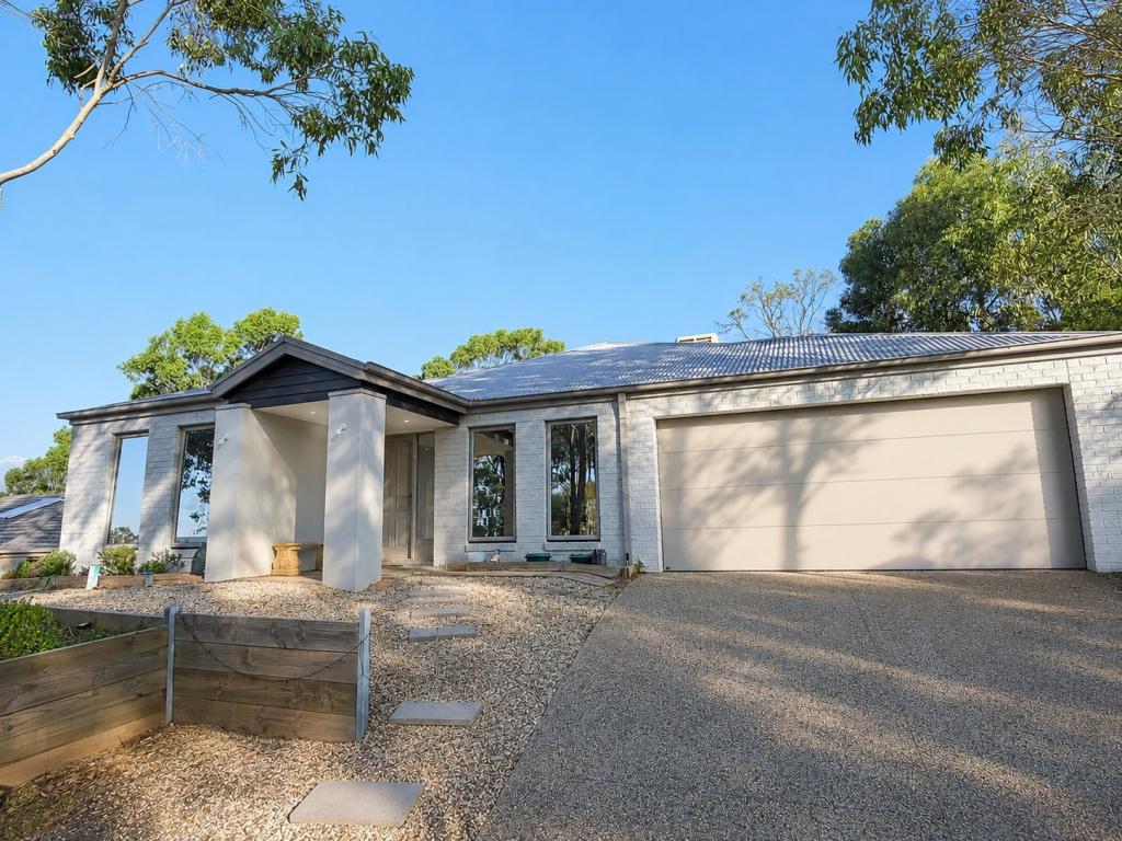 3a Tenni Cl, Broadford, VIC 3658