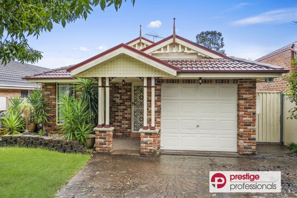 5 TUSCULUM CT, WATTLE GROVE, NSW 2173