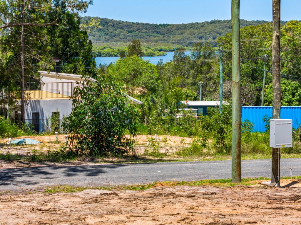 24 SEAVIEW ST, RUSSELL ISLAND, QLD 4184