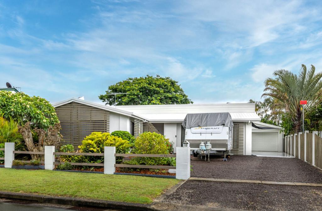 13 Bryant St, Beachmere, QLD 4510