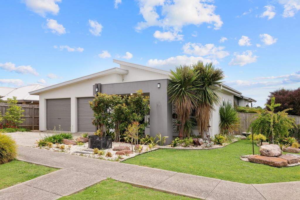 17 Dunes Rd, Cowes, VIC 3922