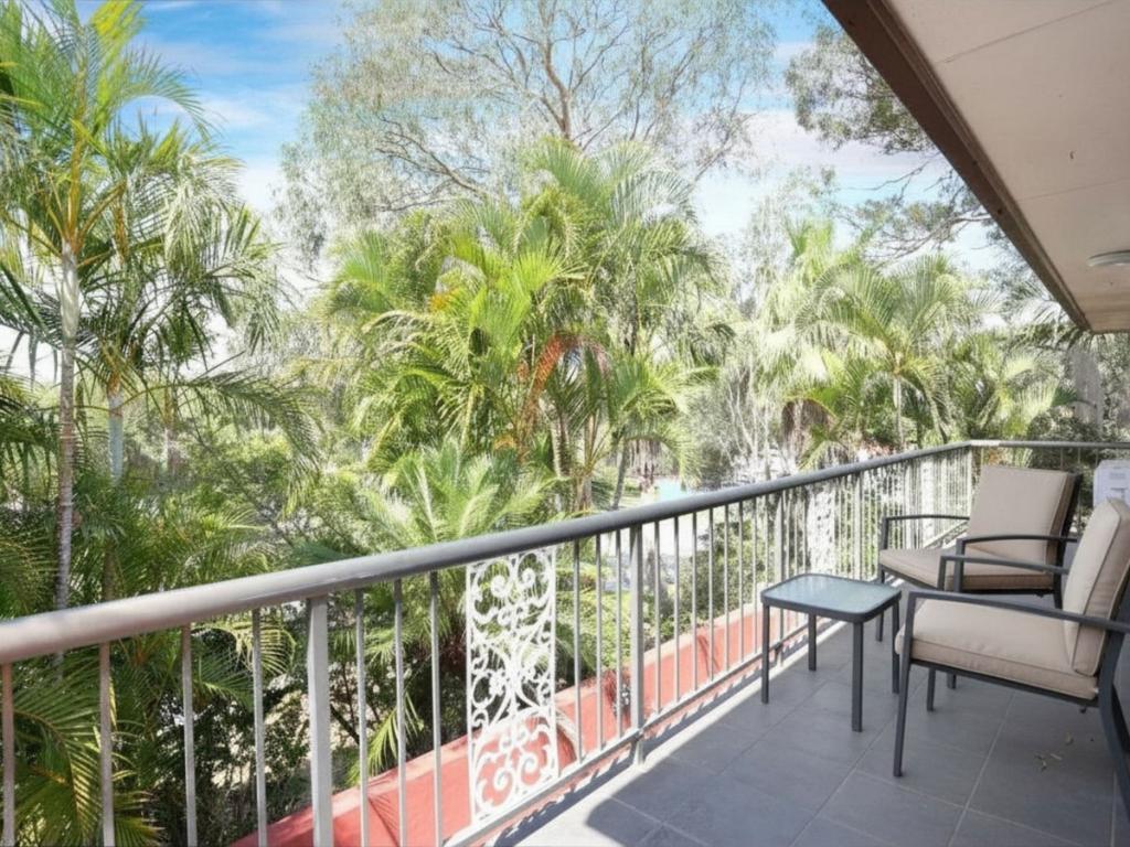 2/205 Government Rd, Labrador, QLD 4215