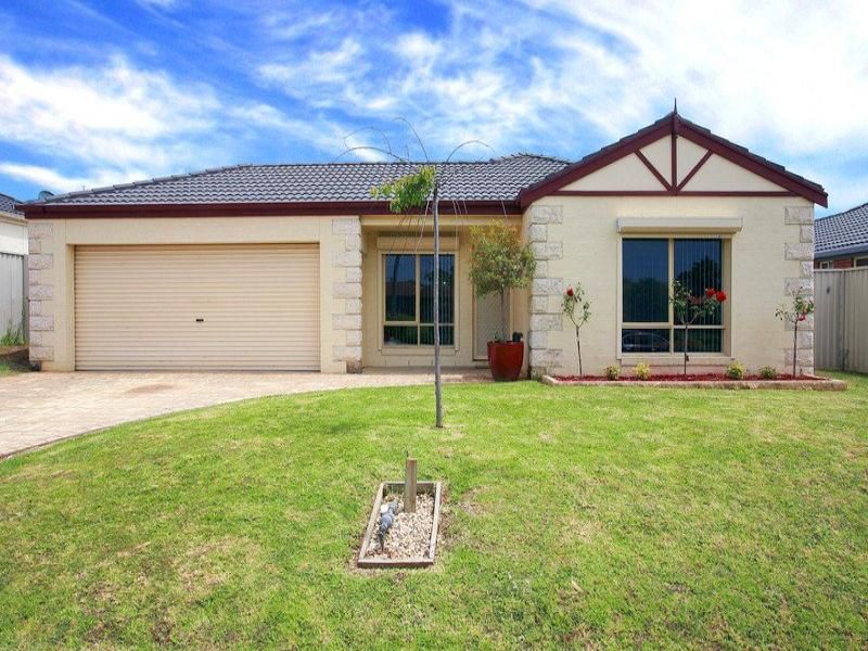 35 Monahans Rd, Cranbourne West, VIC 3977