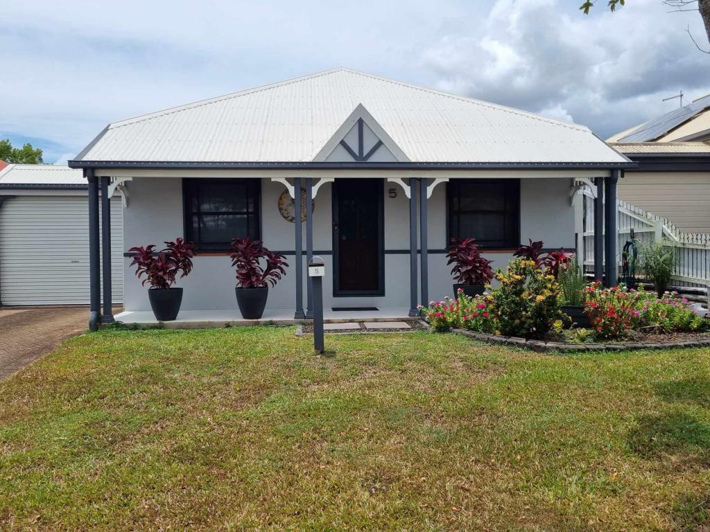 5 Bromley Cl, Mount Sheridan, QLD 4868