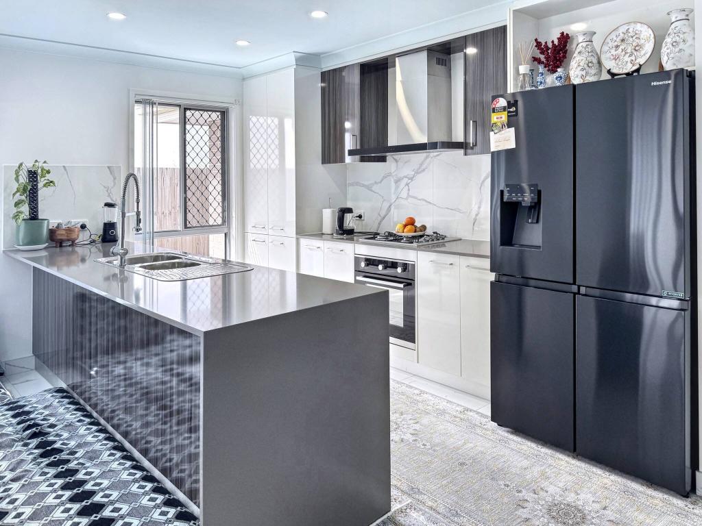 4 GOSSAN CCT, YARRABILBA, QLD 4207