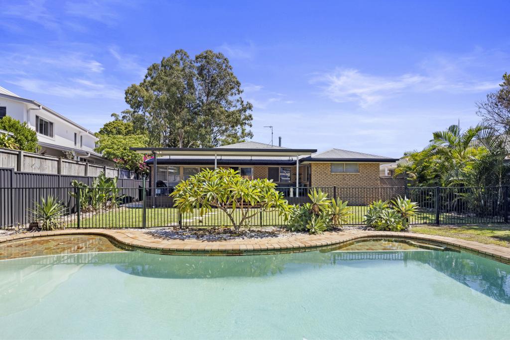 4 Yerrecoin Pl, Burleigh Waters, QLD 4220