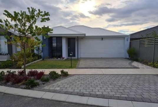 17 Sweetgum Way, Piara Waters, WA 6112
