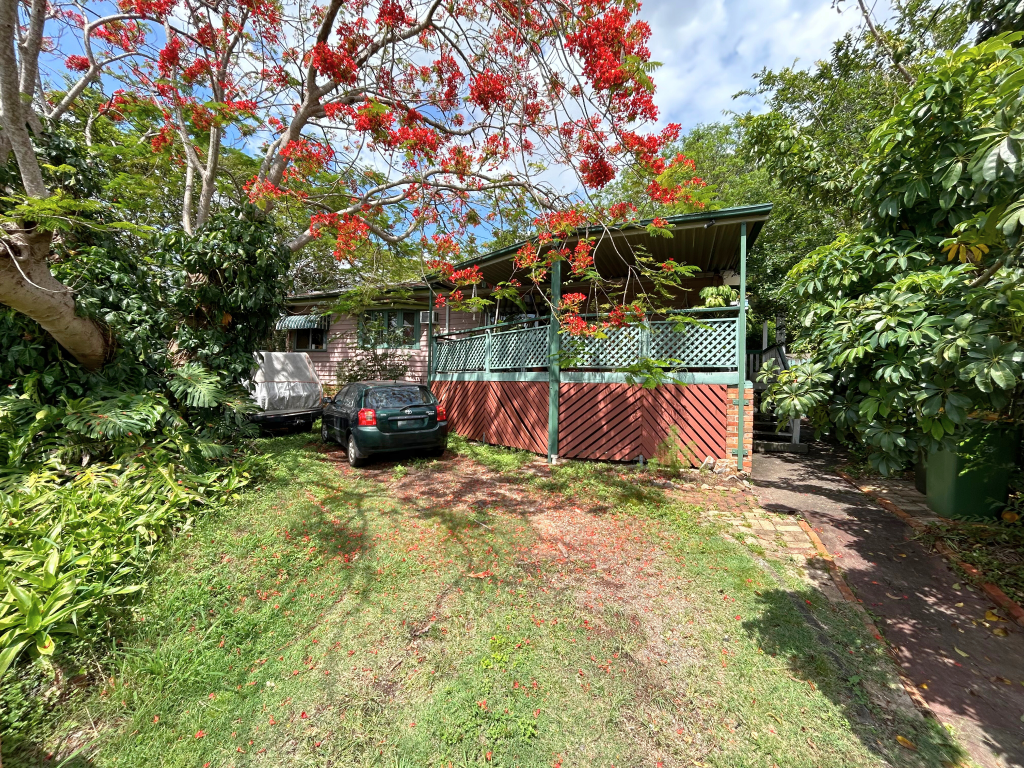 43 CHERMSIDE RD, EASTERN HEIGHTS, QLD 4305