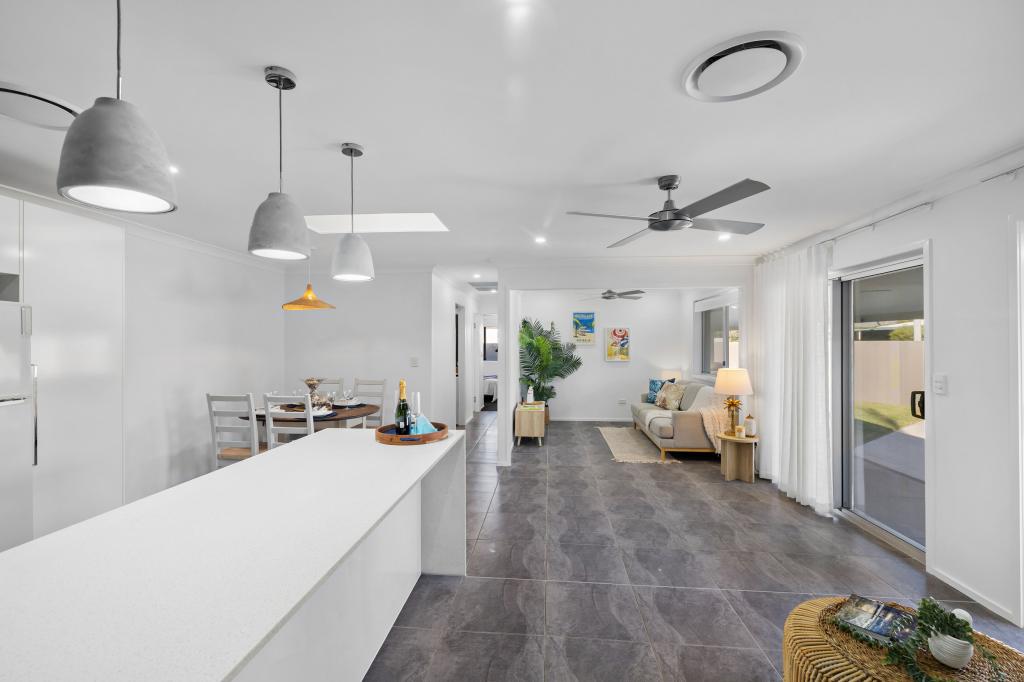 2/49 Saleng Cres, Warana, QLD 4575