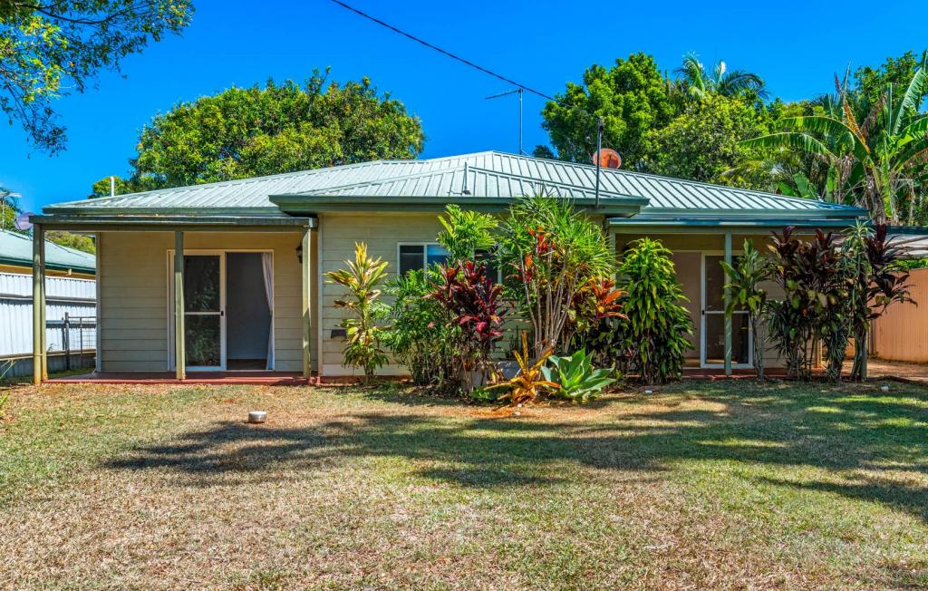 38 NOYES PDE, KARRAGARRA ISLAND, QLD 4184