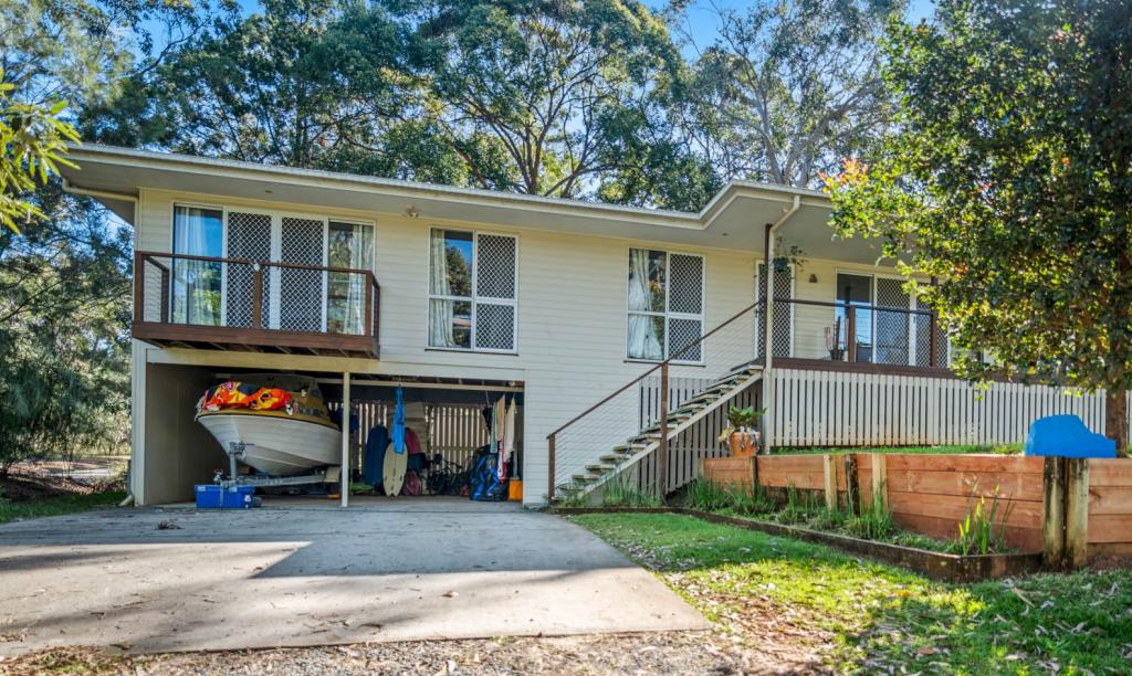 17 Hemp Hill Rd, Russell Island, QLD 4184