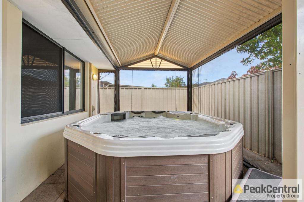 15 Meerup Dr, Success, WA 6164