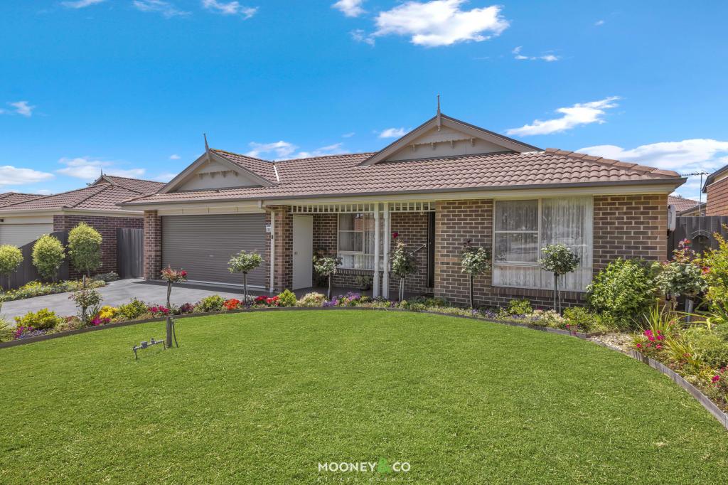 8 Blainroe Cres, Cranbourne, VIC 3977