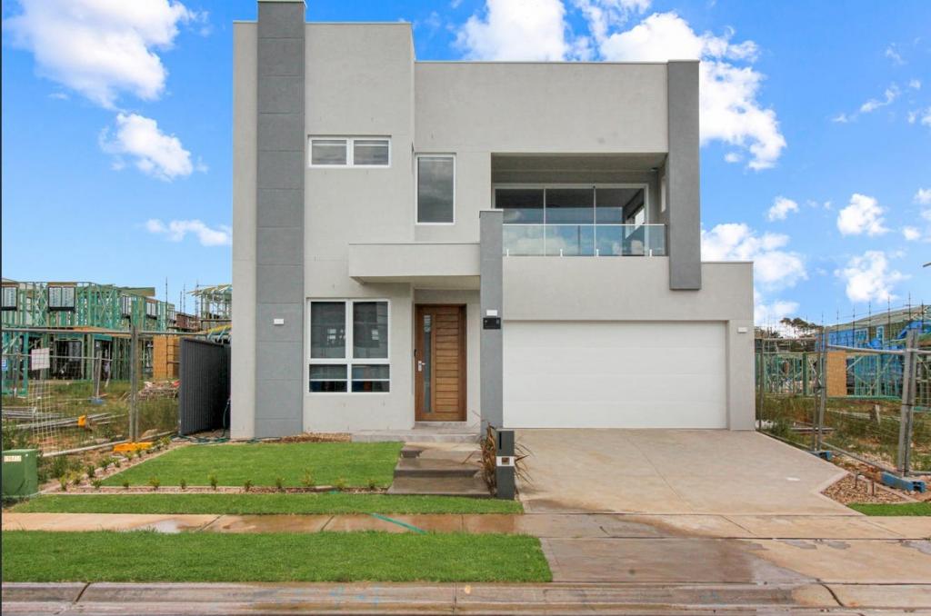 8 Waterflow St, Box Hill, NSW 2765