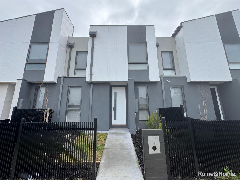 3 GLENROTHES ST, STRATHTULLOH, VIC 3338