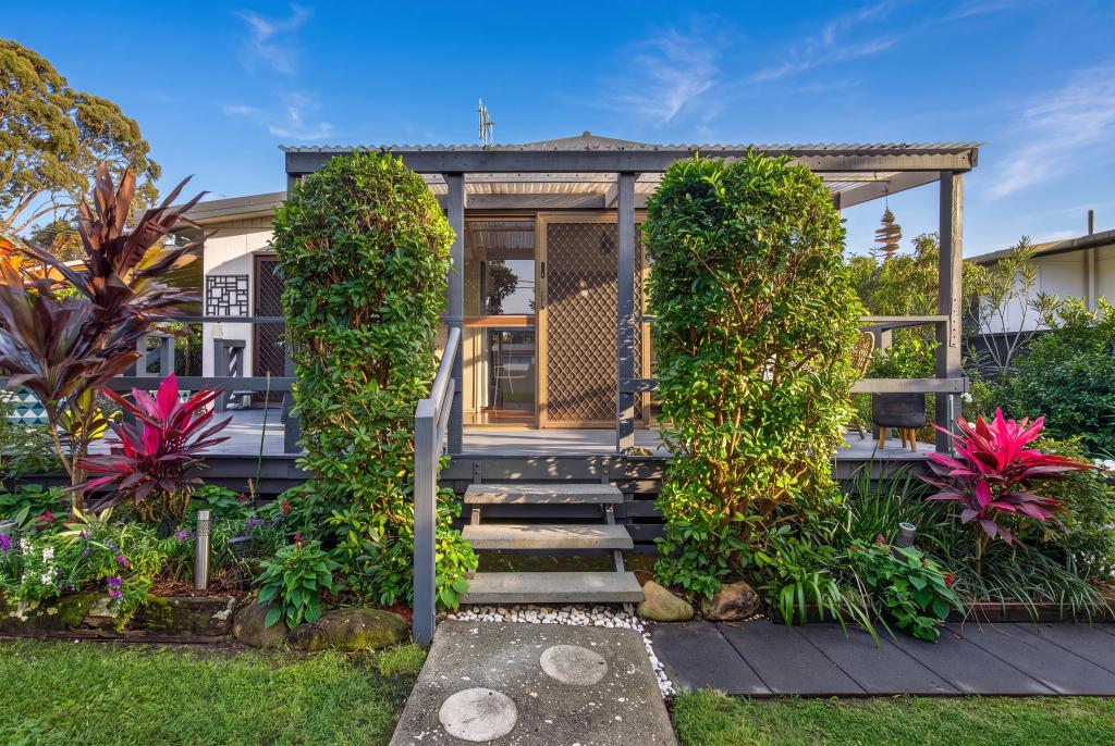 2/45 Parker St, Labrador, QLD 4215