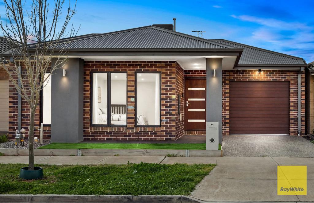 71 Malone Cct, Deanside, VIC 3336