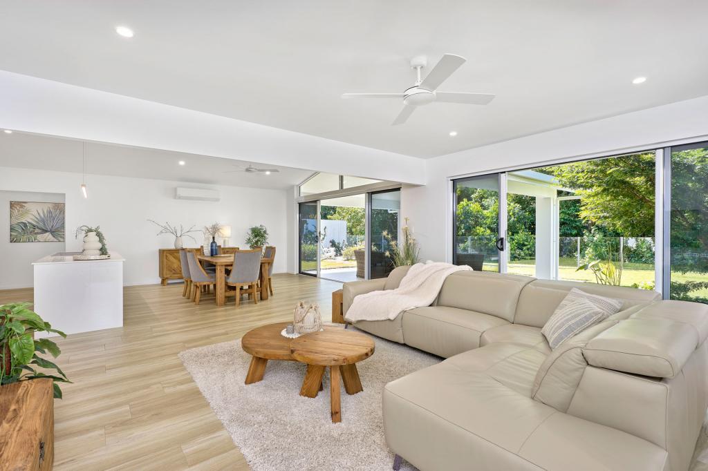 11 Beachside Cl, Palm Cove, QLD 4879